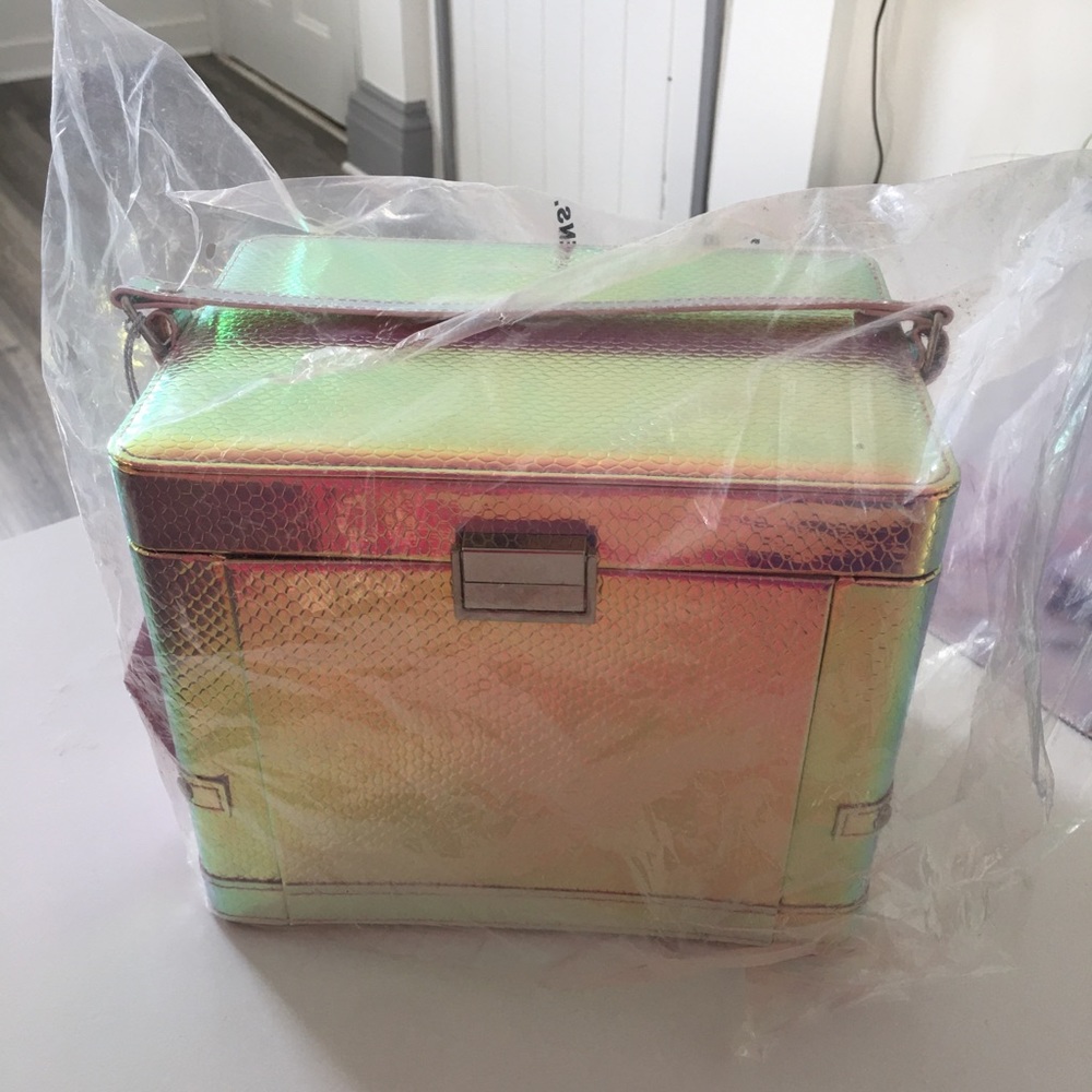 Ulta Beauty Illuminate the Day Makeup Kit - Picture 6 of 14